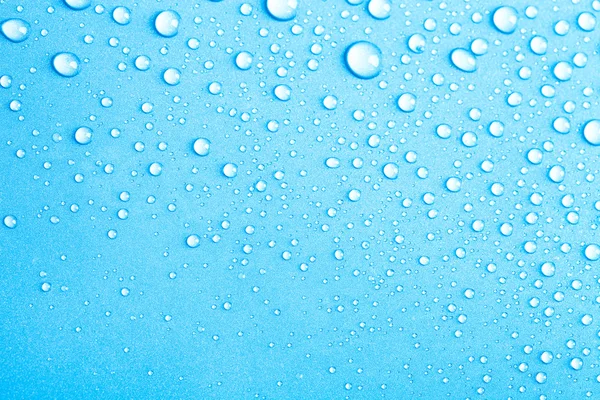 Σταγόνες νερού σε φόντο χρώμα. Μπλε. Ρηχά βάθος πεδίου — Φωτογραφία Αρχείου