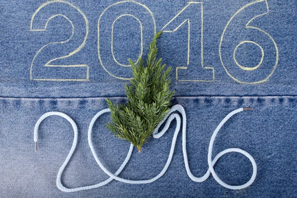 Fresh branch of christmas tree and the numbers 2016 of rope and — Stock Photo, Image