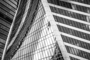 Cam duvar lambaları bir sürü Moscow City binasının.