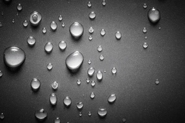 Gotas de agua sobre un fondo de color. Profundidad de campo superficial. Se — Foto de Stock