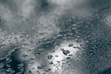 Bir renk arka plan üzerinde Su damlacıkları. Sığ derinlik-in tarla. Se