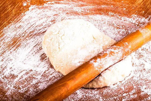 Laghman dough on an old wooden worn board with flour. Toned — Stock Photo, Image
