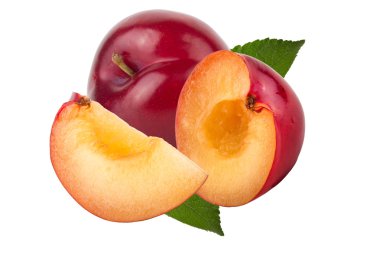 Işık arka plan üzerinde taze sulu Erik. Kolaj