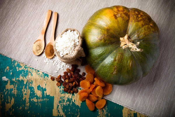 Ingredients for the rice porridge with dried fruits and spices i — Stock Photo, Image