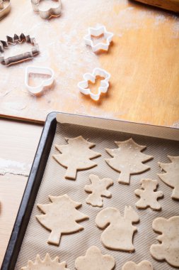 Hamur için zencefilli kurabiye ve farklı sha çerez kesici