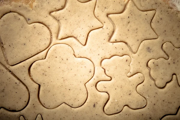 Dough for gingerbread cookie and cookie cutted in different shap — Stockfoto