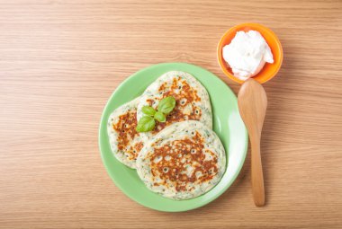 Otlar ve peynirli gözleme