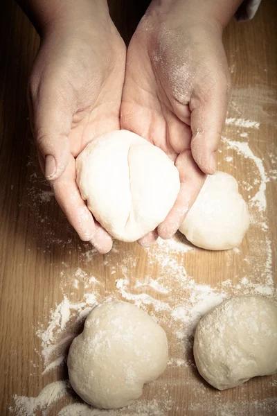 Female hands cut up dough. Selective focus. Toned — Stock Photo, Image