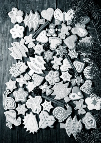 Gingerbread homemade cookies with icing colored drawings on wood — Stock Photo, Image