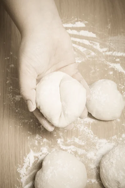 Female hands cut up dough. Selective focus. Toned — Stock Photo, Image