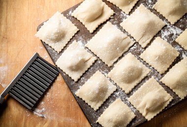 Mantı - Rus mantı. Pişirme işlemi. Tonda