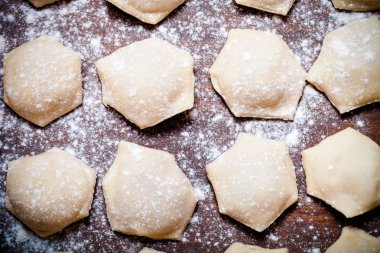 Mantı - Rus mantı. Pişirme işlemi. Tonda