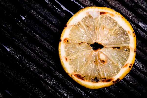 Citron på en Grillpanna. Tonas — Stockfoto