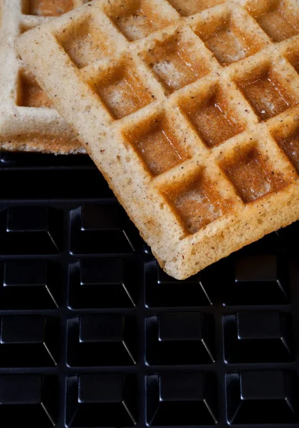 Geleneksel Belçika yumuşak waffle yemek pişirme arka plan üzerinde — Stok fotoğraf