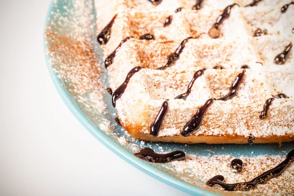 Traditionele België zachte verse wafels met een decor op een plaat. — Stockfoto