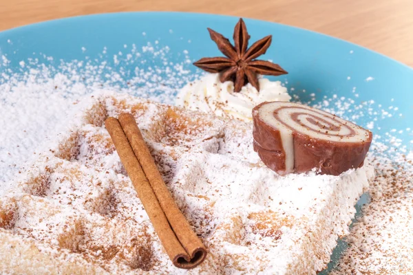 Traditionele België zachte verse wafels met een decor op een plaat — Stockfoto