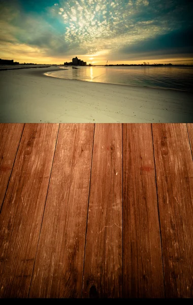 View on warm sunrise on the coast from dark wooden gangway or br — Stock Photo, Image