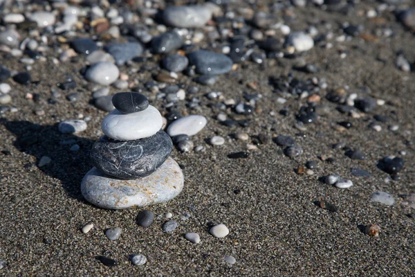 Kieselsteine am Strand. Natürlicher Hintergrund. Selektiver Fokus — Stockfoto