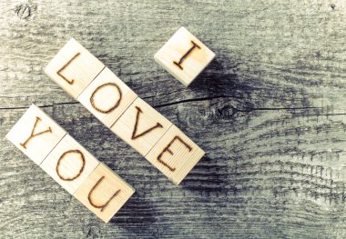 Eski g hafif ahşap küplerin harflerin romantik yazı