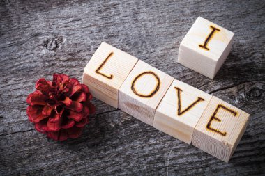 Eski g hafif ahşap küplerin harflerin romantik yazı