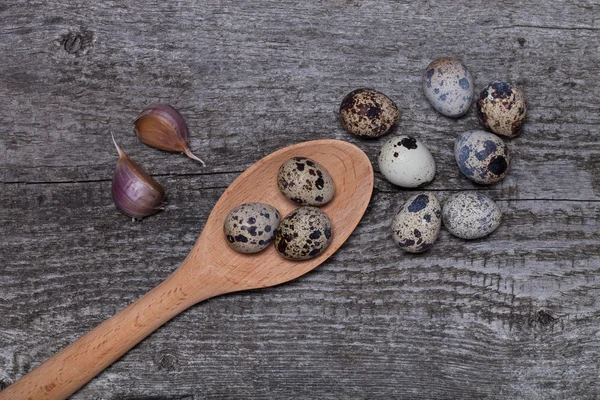 Composition with quail eggs. Wooden texture for background — Stock Photo, Image