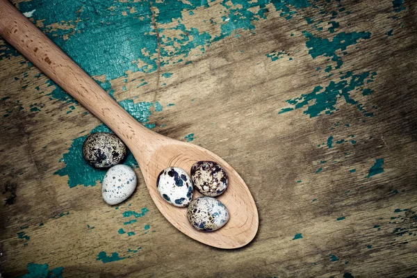 Composition with quail eggs. Wooden texture for background. Tone — Stock Photo, Image