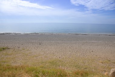 Sandy beach ve bulutlar. Türkiye'de günbatımı