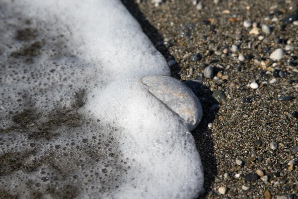 Kiezel op het strand. Natuurlijke achtergrond. Selectieve aandacht — Stockfoto