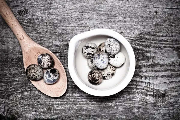 Composition with quail eggs. Wooden texture for background. Tone — Stock Photo, Image