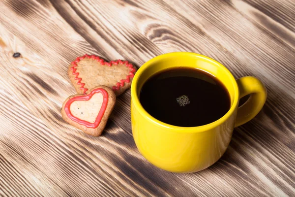 Café en taza sobre mesa de madera para fondo —  Fotos de Stock