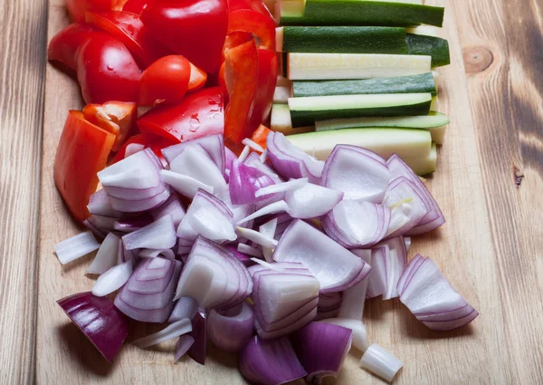 Zbiór różnych rodzajów warzyw do gotowania. Selektywne focu — Zdjęcie stockowe