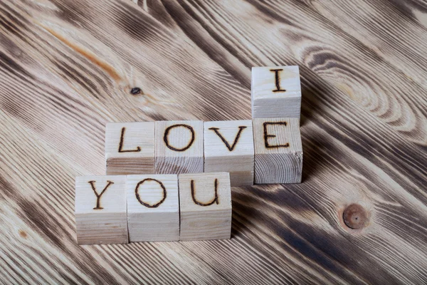 Houten kubussen met inscriptie "I Love You" op nieuwe houten backgro — Stockfoto