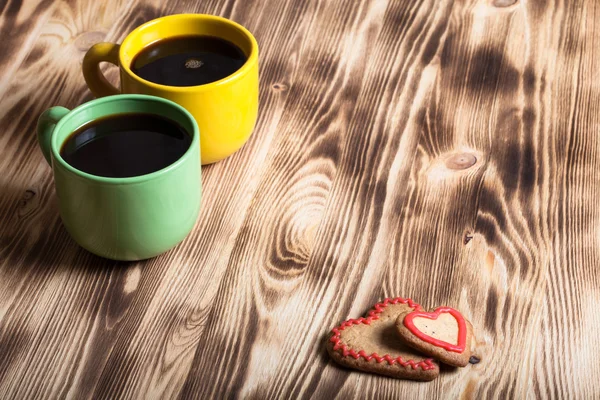 Koffie in cup op houten tafel voor achtergrond — Stockfoto