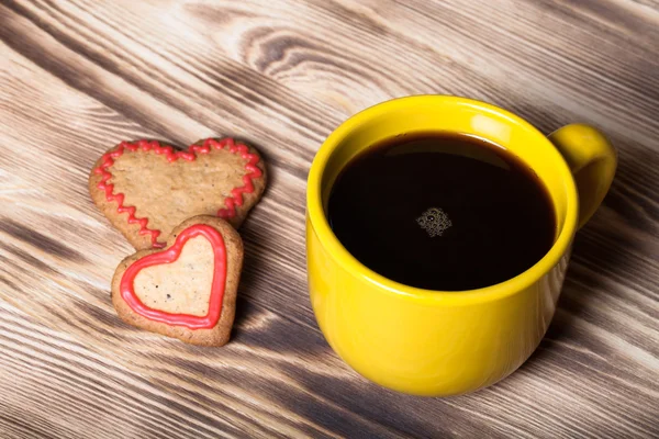 Café en taza sobre mesa de madera para fondo —  Fotos de Stock