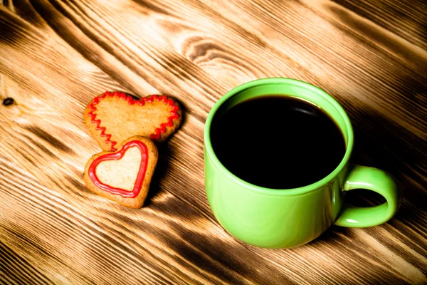 Kaffee in Tasse auf Holztisch für Hintergrund. gemildert — Stockfoto