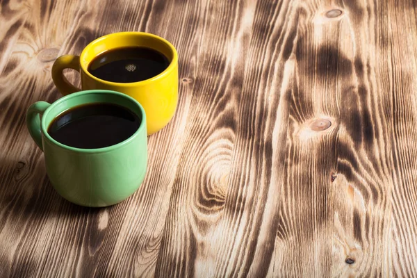 Caffè in tazza su tavolo di legno per sfondo — Foto Stock