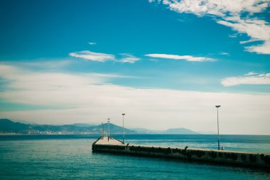 Dağlar ve deniz gezinti yüzde olarak görüntülemek