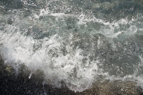 Wave on the pebble coast of sea — Stock Photo, Image