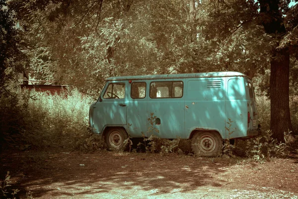 Retro Transport Utnyttjande Gamla Rostiga Bil Uaz Övergiven Förstörd Gatan — Stockfoto