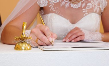 Belgedeki gelin imza