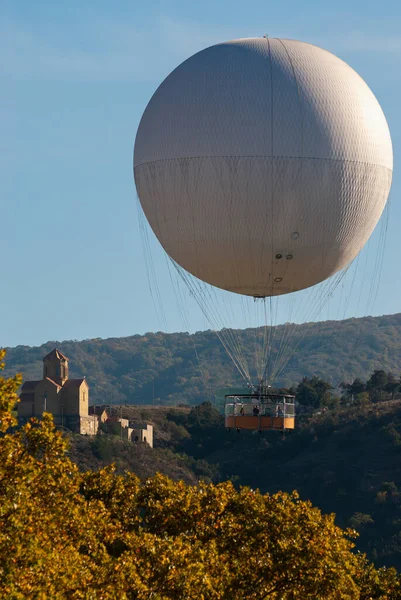 Gruzja Tbilisi Października 2020 Balon Wycieczkowy Nad Tbilisi Stolicą Gruzji — Zdjęcie stockowe