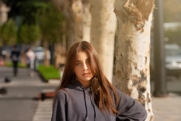 Belle Adolescente Dans Rue Ville Européenne Voyages — Photo