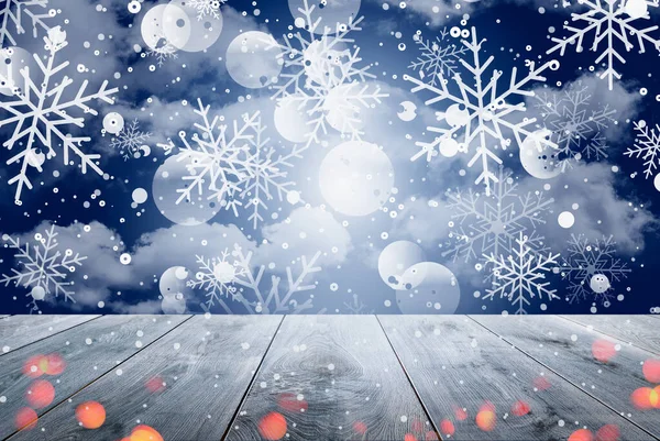 概要雪のクリスマスの背景 照明を使用した木製のテーブル — ストック写真