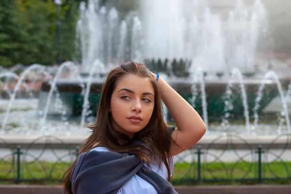 Linda Chica Adolescente Posando Parque Ciudad Noche Otoño — Foto de Stock