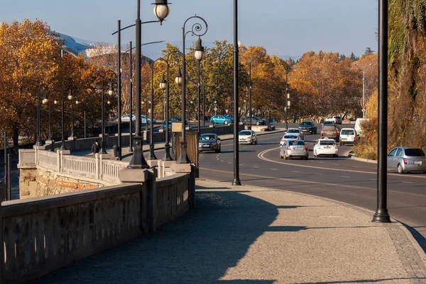グルジア トビリシ 2020年11月28日 市街地交通 — ストック写真