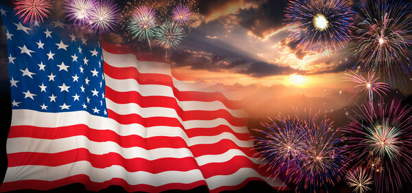 Флаг США на фоне фейерверков. 4 июля День Независимости, Патриотический праздник, Концепция празднования.