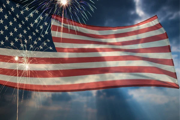 烟花背景美国国旗 七月四日独立日 爱国节 庆祝会概念 — 图库照片