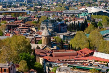 Gürcistan, Tiflis - 24 Nisan 2021: Eski Tiflis, Gürcistan Akşam Görüşü. Güzel Eski kasaba.