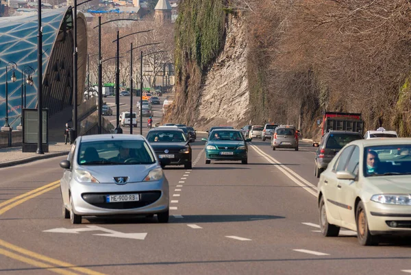 Geórgia Tbilisi Março 2021 Trânsito Rua Cidade — Fotografia de Stock