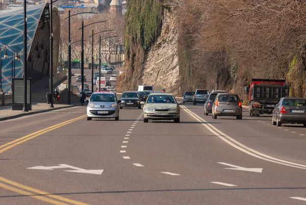 Geórgia Tbilisi Março 2021 Trânsito Rua Cidade — Fotografia de Stock